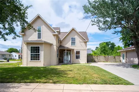 2228 Maple St, Des Moines, IA 50317