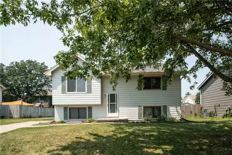 933 E 18th St, Norwalk, IA 50211