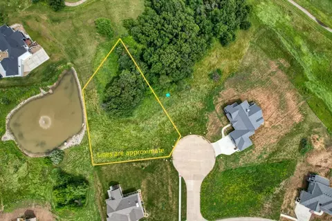2980 Hickory Cir, Pella, IA 50219