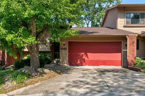 1042 Woodland Park Dr, West Des Moines, IA 50266