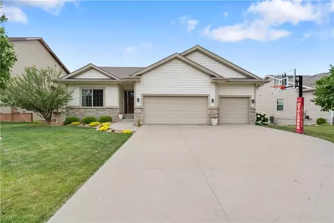 4204 147th St, Urbandale, IA 50323