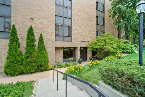 505 36th St #1, Des Moines, IA 50312