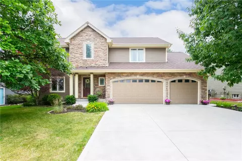 312 11th St NW, Altoona, IA 50009