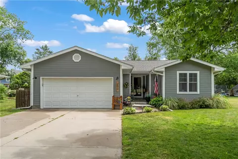 200 Plum Ave NE, Earlham, IA 50072