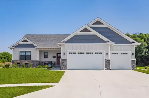 5112 Springbrook Cir, Ames, IA 50014 photo 1