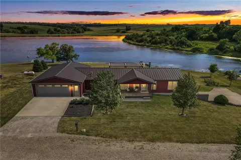 404 Northshore Dr, Oskaloosa, IA 52577