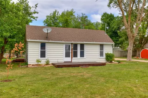 305 NE 3rd St, Grimes, IA 50111