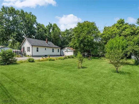 3404 E 37th St, Des Moines, IA 50317