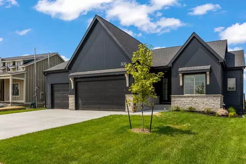 304 NE 62nd St, Ankeny, IA 50021