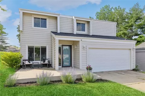 7904 Briarwood Ln, Urbandale, IA 50322