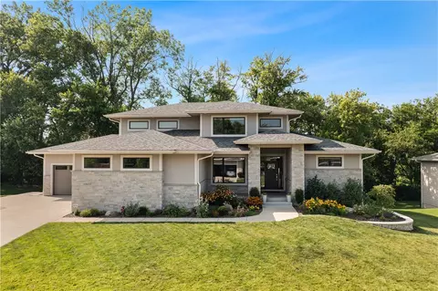 10633 NW 74th Pl, Johnston, IA 50131