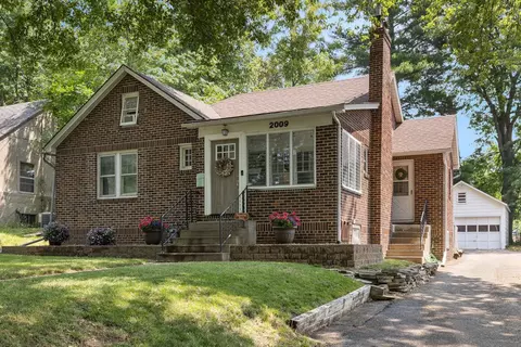 2009 37th St, Des Moines, IA 50310