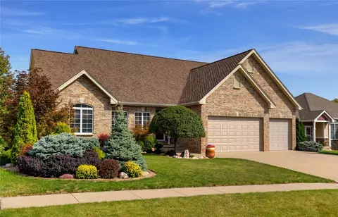 15161 Buena Vista Dr, Clive, IA 50325