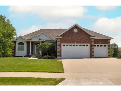 2803 144th St, Urbandale, IA 50323