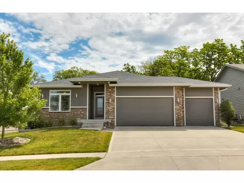 2065 SE Waddell Way, Waukee, IA 50263