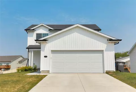 2378 Shadow Creek Cir, Des Moines, IA 50320