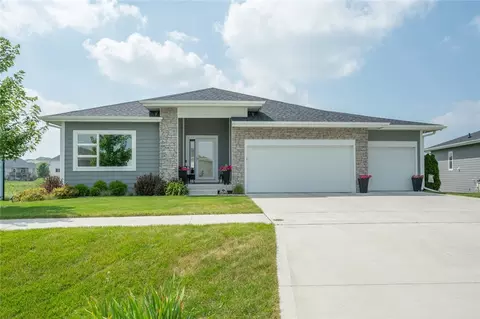 7716 NW 95th Ct, Johnston, IA 50131