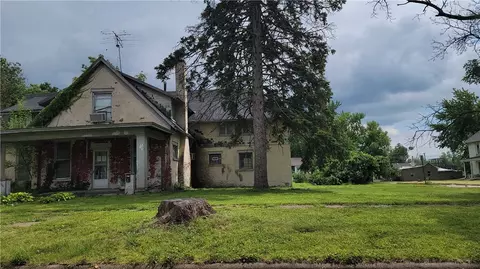 306 W 6th St, Tama, IA 52339