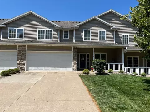10415 Hickory Dr #3, Urbandale, IA 50322