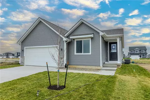 605 NE Meadow Landing Dr, Ankeny, IA 50021