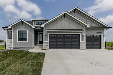 18067 Townsend Dr, Clive, IA 50325