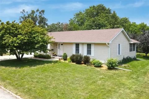 2620 Summer Meadows Dr, Perry, IA 50220