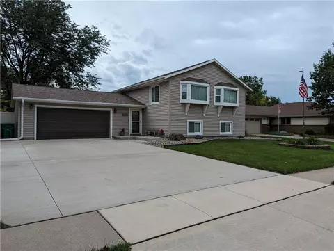 526 NE 4th St, Ankeny, IA 50021