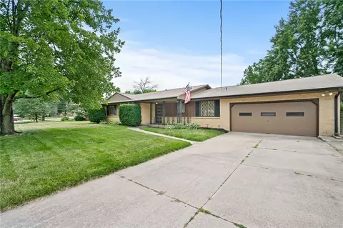 2806 Patricia Dr, Urbandale, IA 50322