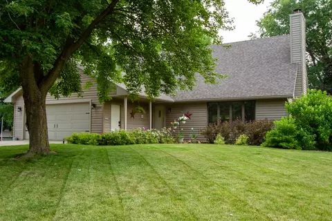 1340 N Prairie St, Pella, IA 50219