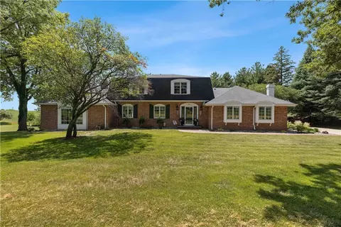 807 S 20th Ave W, Newton, IA 50208