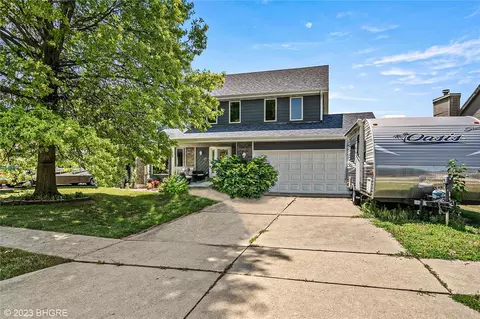 9339 Lakewood Cir, Norwalk, IA 50211