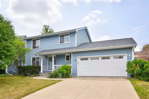 5028 Coachlight Dr, West Des Moines, IA 50265