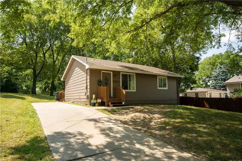 2920 E 27th St, Des Moines, IA 50317
