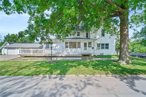 107 N 9th St, Guthrie Center, IA 50115