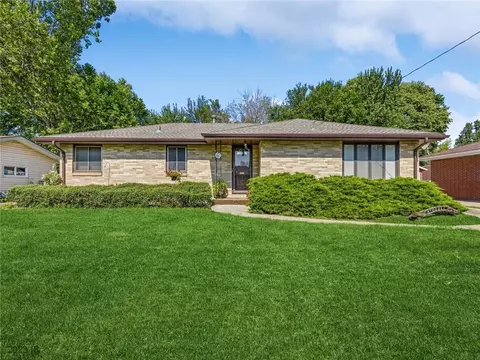 422 SW Ash Dr, Ankeny, IA 50023