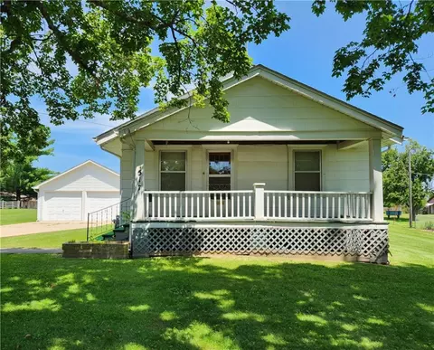 517 E Douglas St, Knoxville, IA 50138