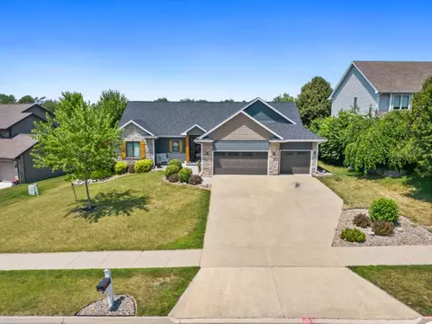 1850 Andrews Dr, Pleasant Hill, IA 50327