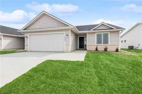 5623 NE Creek Ridge Dr, Ankeny, IA 50021
