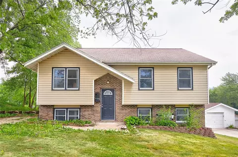 204 Feller Curv, Van Meter, IA 50261
