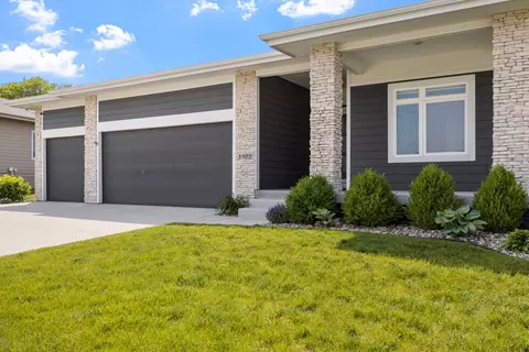 1905 Bentley Ct, Norwalk, IA 50211