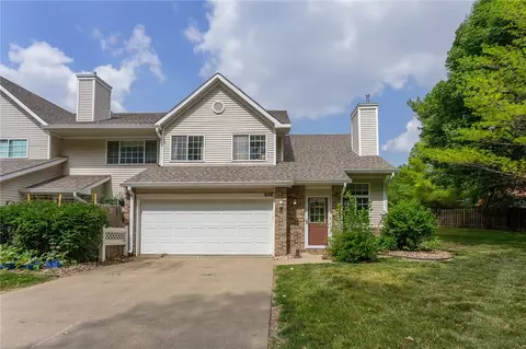 150 S Prairie View Dr #606, West Des Moines, IA 50266