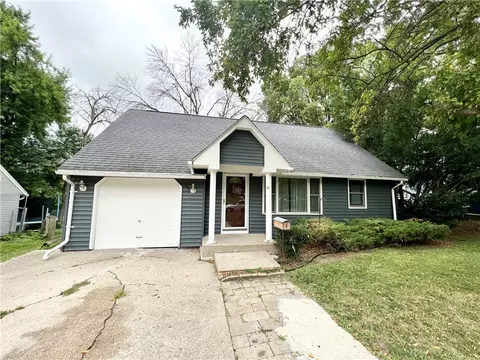 7206 SW 15th St, Des Moines, IA 50315
