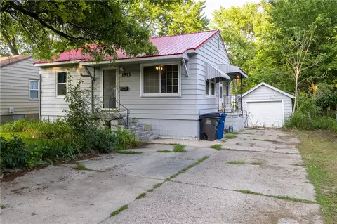 1913 27th St, Des Moines, IA 50310