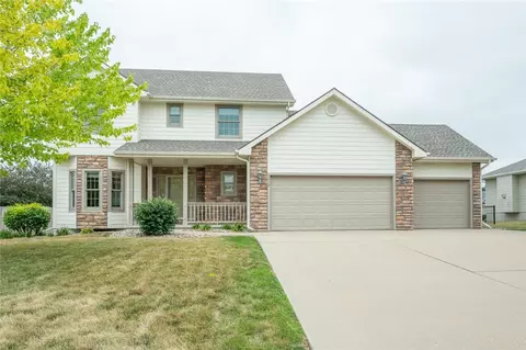 5910 Martin Dr, Pleasant Hill, IA 50327