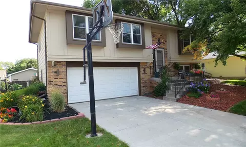 517 NE 8th St, Ankeny, IA 50021