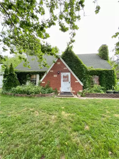 309 Walnut St, Polk City, IA 50226