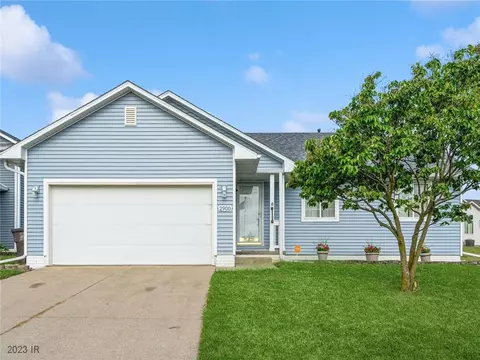 2900 Shadow Creek Ln, Des Moines, IA 50320