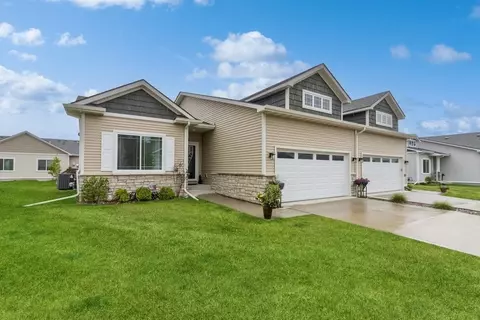 9400 Primo Ln, West Des Moines, IA 50266