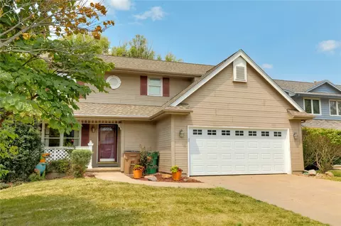 5051 Coachlight Dr, West Des Moines, IA 50265