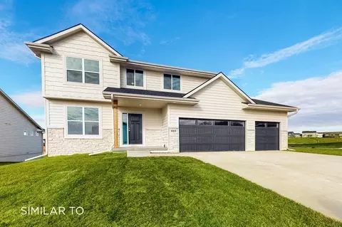 2890 SE Florence Dr, Waukee, IA 50263